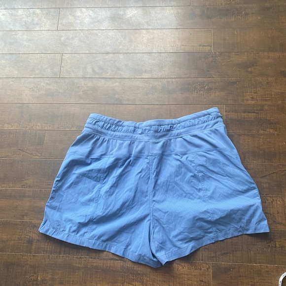 Lululemon Spring Break Away shorts - Picture 8 of 12